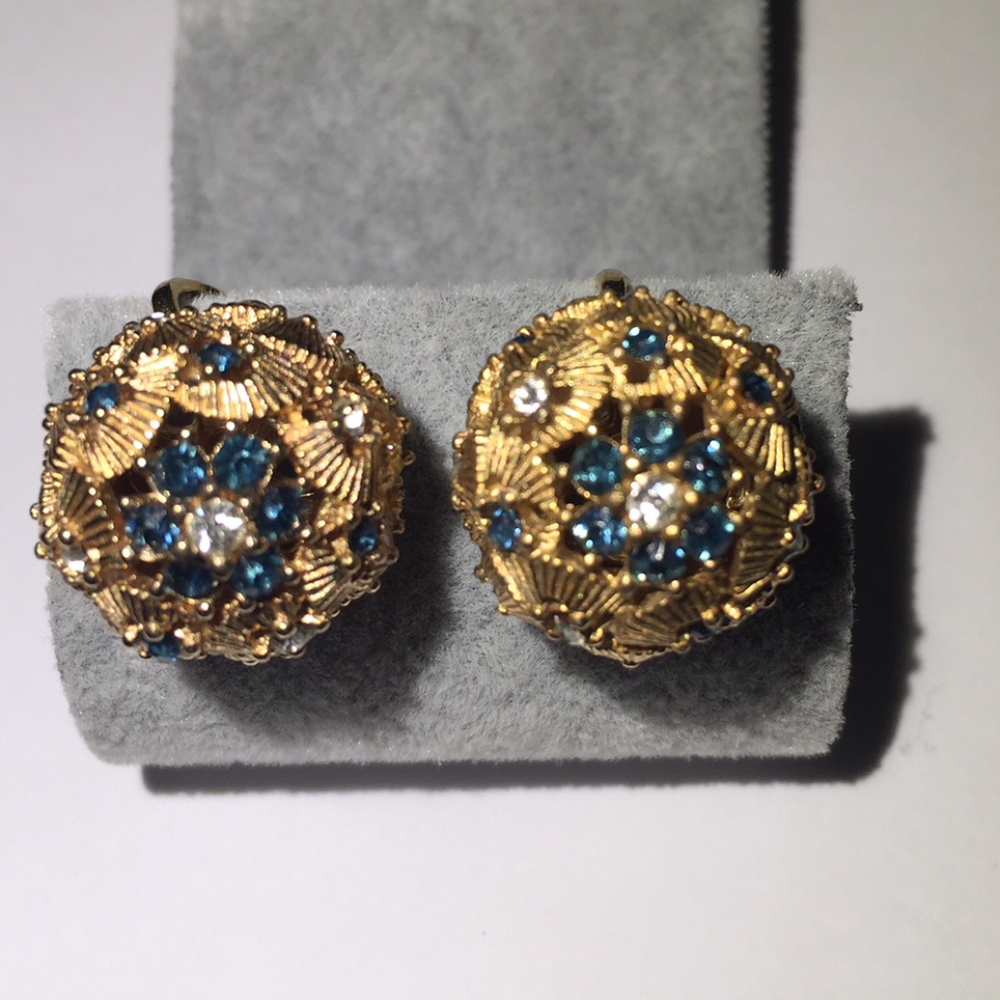 SOLD *** Vintage Earrings w White and Saphire